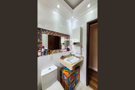 Casa à venda com 210m², 3 quartos e 2 vagasBanheiro Social