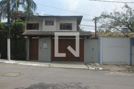Casa para alugar com 350m², 4 quartos e 4 vagasFachada