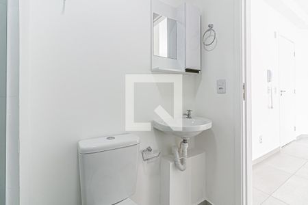 Banheiro de apartamento para alugar com 1 quarto, 30m² em Vila Guilhermina, São Paulo
