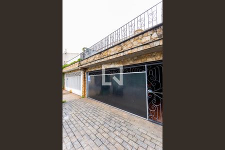 Casa à venda com 212m², 3 quartos e 2 vagas Casa à venda com 212m², 3 quartos e 2 vagasFachada