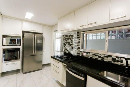 Casa à venda com 212m², 3 quartos e 2 vagas Casa à venda com 212m², 3 quartos e 2 vagasCozinha