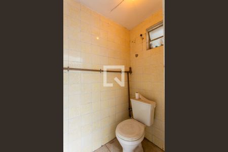 Casa à venda com 212m², 3 quartos e 2 vagas Casa à venda com 212m², 3 quartos e 2 vagasBanheiro de Serviços