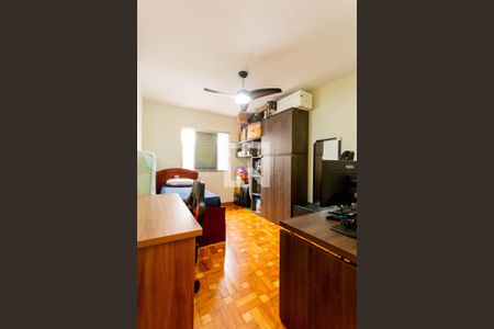 Casa à venda com 212m², 3 quartos e 2 vagas Casa à venda com 212m², 3 quartos e 2 vagasQuarto