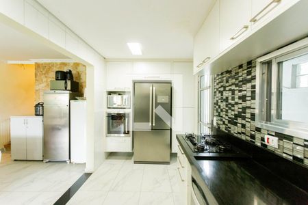 Casa à venda com 212m², 3 quartos e 2 vagas Casa à venda com 212m², 3 quartos e 2 vagasCozinha