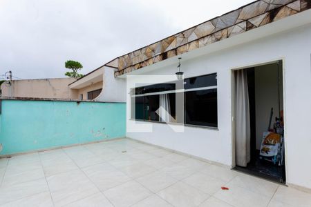 Casa à venda com 212m², 3 quartos e 2 vagas Casa à venda com 212m², 3 quartos e 2 vagasVaranda