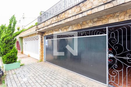 Casa à venda com 212m², 3 quartos e 2 vagas Casa à venda com 212m², 3 quartos e 2 vagasFachada