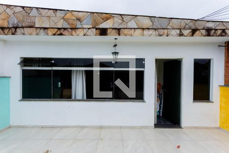 Casa à venda com 212m², 3 quartos e 2 vagas Casa à venda com 212m², 3 quartos e 2 vagasVaranda