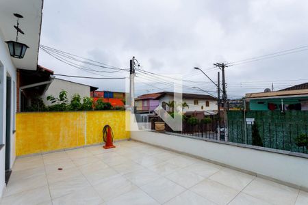 Casa à venda com 212m², 3 quartos e 2 vagas Casa à venda com 212m², 3 quartos e 2 vagasVaranda