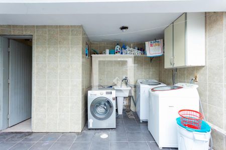 Casa à venda com 212m², 3 quartos e 2 vagas Casa à venda com 212m², 3 quartos e 2 vagasLavanderia