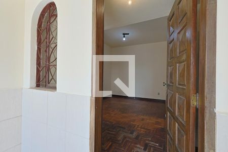 Casa para alugar com 3 quartos, 615m² em Santa Rosa, Belo Horizonte