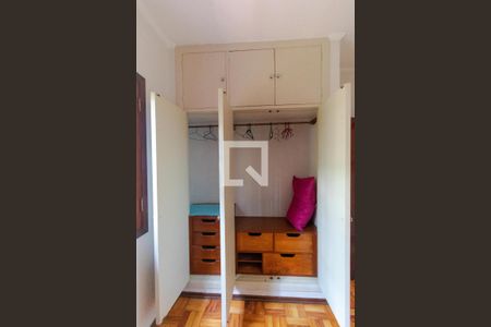 Casa à venda com 137m², 2 quartos e 2 vagasQuarto 02 - Armário