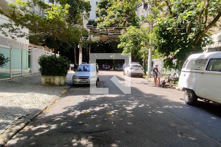 Apartamento para alugar com 156m², 3 quartos e 2 vagas Apartamento para alugar com 156m², 3 quartos e 2 vagasVista da Rua