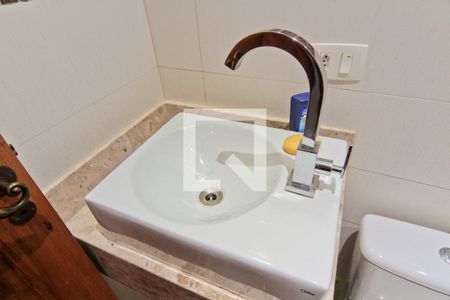 Casa de condomínio à venda com 396m², 4 quartos e 4 vagasBanheiro de Serviço