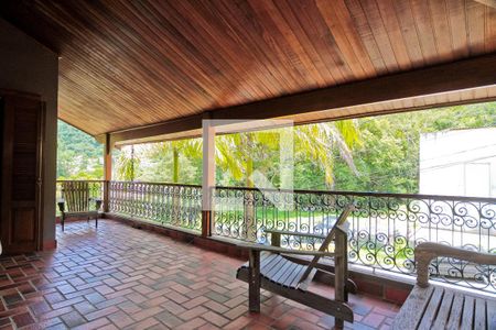 Casa de condomínio à venda com 396m², 4 quartos e 4 vagasVaranda