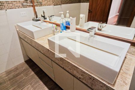 Casa de condomínio à venda com 396m², 4 quartos e 4 vagasBanheiro da Suíte 3