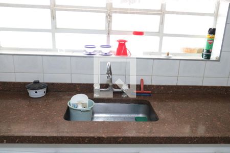 Casa à venda com 256m², 4 quartos e 2 vagascozinha