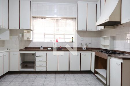 Casa à venda com 256m², 4 quartos e 2 vagascozinha