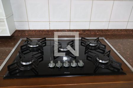 Casa à venda com 256m², 4 quartos e 2 vagascozinha