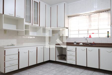 Casa à venda com 256m², 4 quartos e 2 vagascozinha