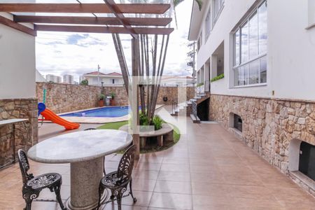 Casa à venda com 700m², 5 quartos e 6 vagasPiscina