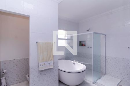 Casa à venda com 700m², 5 quartos e 6 vagasBanheiro da Suíte 1