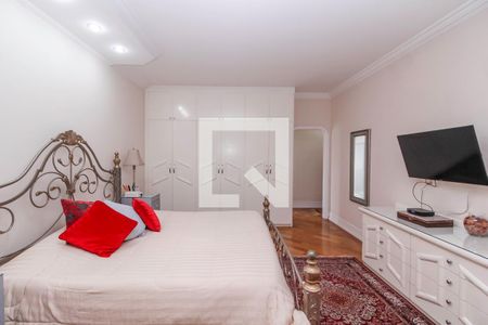 Casa à venda com 700m², 5 quartos e 6 vagasSuíte 1