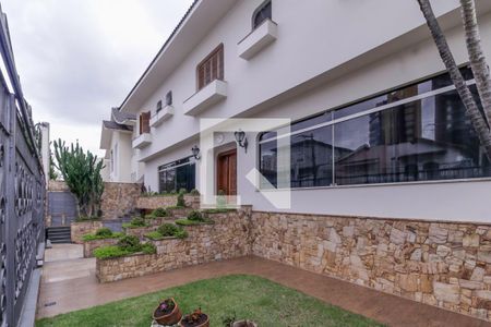 Casa à venda com 700m², 5 quartos e 6 vagasEntrada