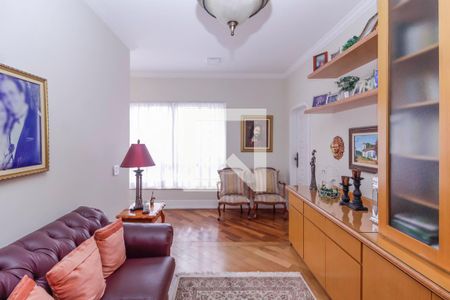 Casa à venda com 700m², 5 quartos e 6 vagasBiblioteca