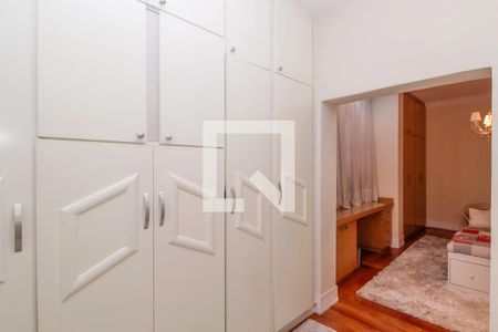 Casa à venda com 700m², 5 quartos e 6 vagasCloset