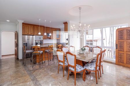 Casa à venda com 700m², 5 quartos e 6 vagasCozinha e Copa