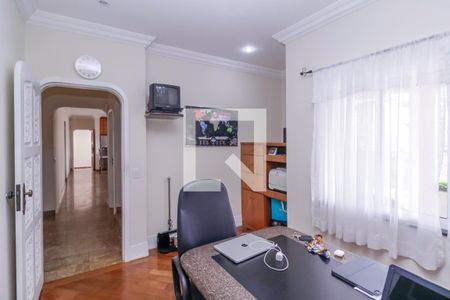 Casa à venda com 700m², 5 quartos e 6 vagasEscritório