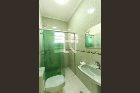 Banheiro de casa para alugar com 1 quarto, 30m² em Vila Invernada, São Paulo