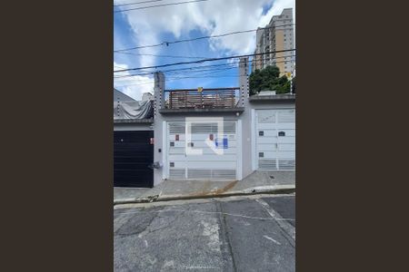 Casa à venda com 82m², 2 quartos e 2 vagas Casa à venda com 82m², 2 quartos e 2 vagasFachada