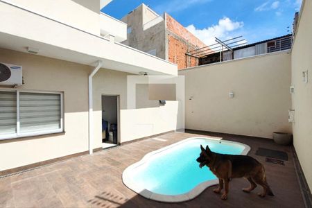 Casa à venda com 226m², 4 quartos e 4 vagas Casa à venda com 226m², 4 quartos e 4 vagasPiscina