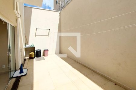 Casa à venda com 226m², 4 quartos e 4 vagas Casa à venda com 226m², 4 quartos e 4 vagasÁrea de Serviço