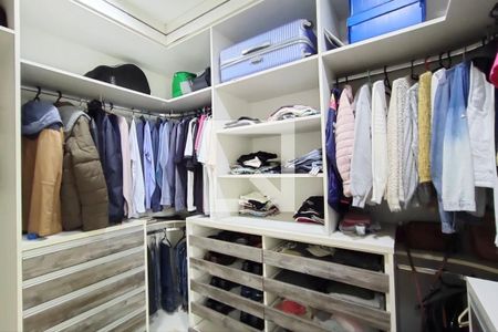 Casa à venda com 226m², 4 quartos e 4 vagas Casa à venda com 226m², 4 quartos e 4 vagasBanheiro suíte 2