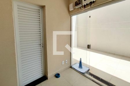 Casa à venda com 226m², 4 quartos e 4 vagas Casa à venda com 226m², 4 quartos e 4 vagasÁrea de Serviço