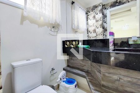 Casa à venda com 226m², 4 quartos e 4 vagas Casa à venda com 226m², 4 quartos e 4 vagasBanheiro Social