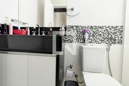 Casa à venda com 226m², 4 quartos e 4 vagas Casa à venda com 226m², 4 quartos e 4 vagasBanheiro suíte 1