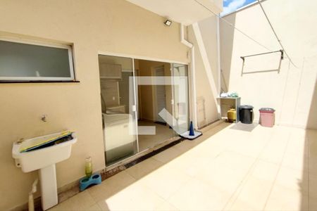 Casa à venda com 226m², 4 quartos e 4 vagas Casa à venda com 226m², 4 quartos e 4 vagasÁrea de Serviço