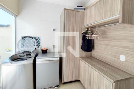 Casa à venda com 226m², 4 quartos e 4 vagas Casa à venda com 226m², 4 quartos e 4 vagasÁrea de Serviço