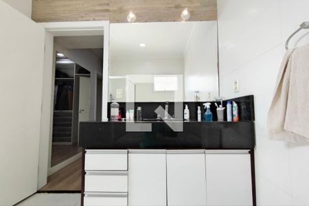 Casa à venda com 226m², 4 quartos e 4 vagas Casa à venda com 226m², 4 quartos e 4 vagasBanheiro suíte 2