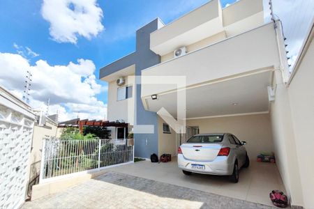 Casa à venda com 226m², 4 quartos e 4 vagas Casa à venda com 226m², 4 quartos e 4 vagasGaragem