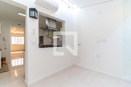 Casa para alugar com 67m², 2 quartos e 1 vagaÁrea de Serviço