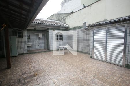 Casa de condomínio à venda com 140m², 3 quartos e 3 vagasQuintal