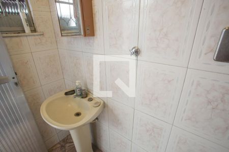 Casa de condomínio à venda com 140m², 3 quartos e 3 vagasBanheiro de Serviço