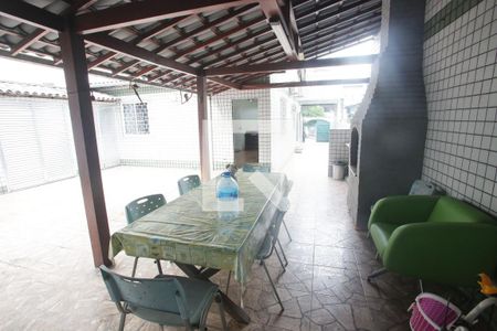 Casa de condomínio à venda com 140m², 3 quartos e 3 vagasChurrasqueira