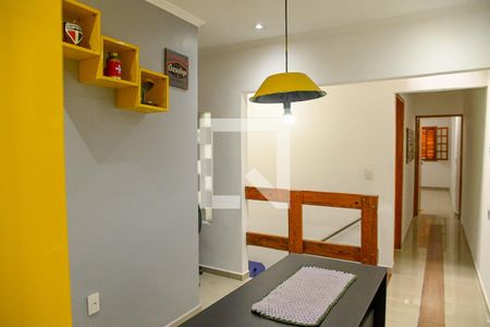 Circulação Superior de casa para alugar com 3 quartos, 200m² em Parque Fongaro, São Paulo