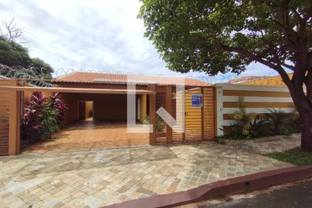 Casa para alugar com 250m², 4 quartos e 3 vagas Casa para alugar com 250m², 4 quartos e 3 vagasFachada