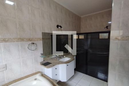 Casa para alugar com 250m², 4 quartos e 3 vagas Casa para alugar com 250m², 4 quartos e 3 vagasBanheiro da Suíte 01